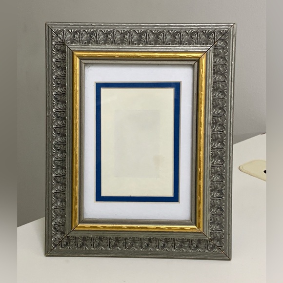 1990s Vintage Gold Painted Carved Embellished Wooden Standalone Picture Frame - Picture 10 of 15